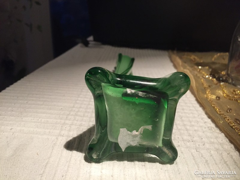 Csavar palástú, két rétegű zöld üvegváza  (29)