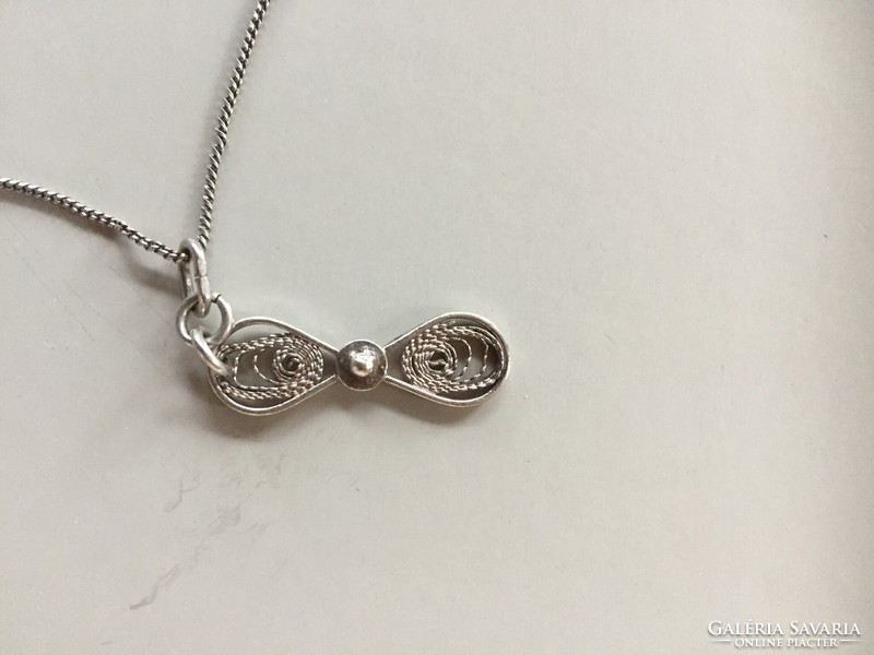 Silver necklace with filigree pendant, 72 cm, 5.2 grams (cover)