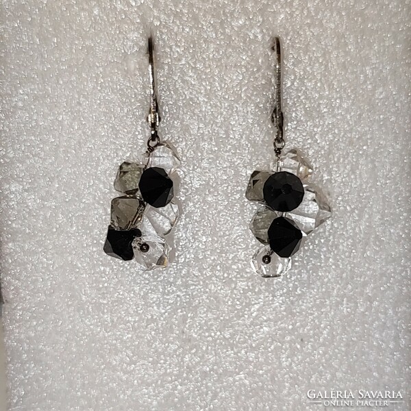 Silver crystal earrings with a patent lock