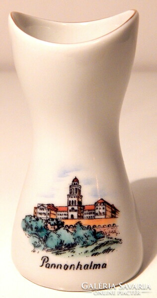 Aquincumi porcelán váza Pannonhalma