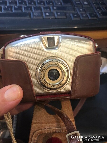 Old penti 1 camera in case, in working condition.