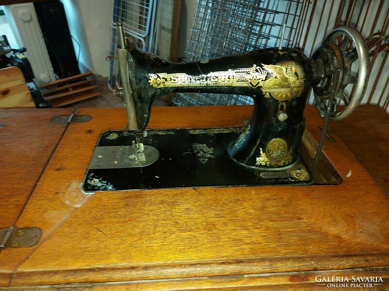 Singer 4-drawer pedal sewing machine for sale
