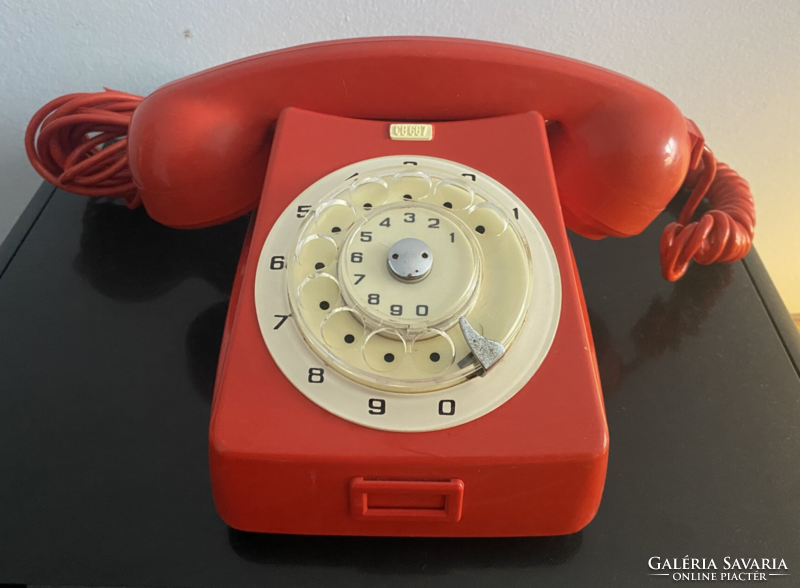 CB667 piros asztali tárcsás telefon