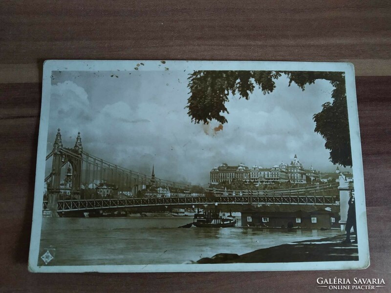 Budapest, Erzsébet híd a királyi várral