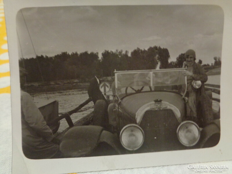 A  Duna közepén   ( autóval a kompon )  régi  fotó   1929  (  Baranya vm . )  12 x 9 cm