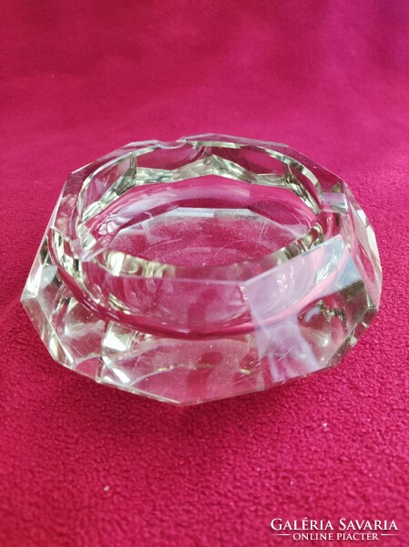 Modern, kör alakú csiszolt üveg hamutartó