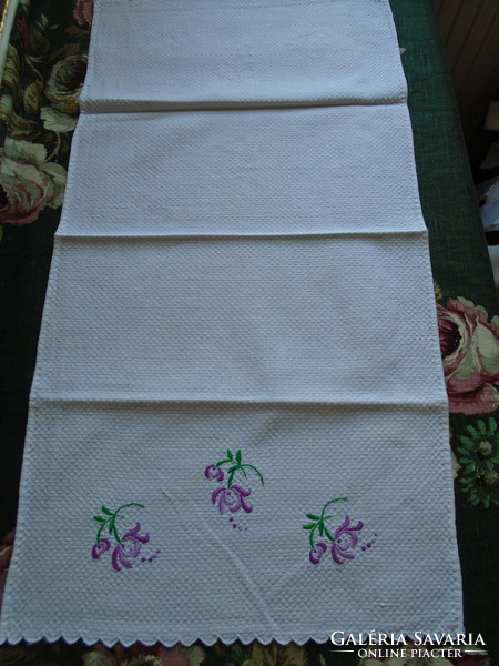 Floral cotton hand towel 67 x 34 cm.