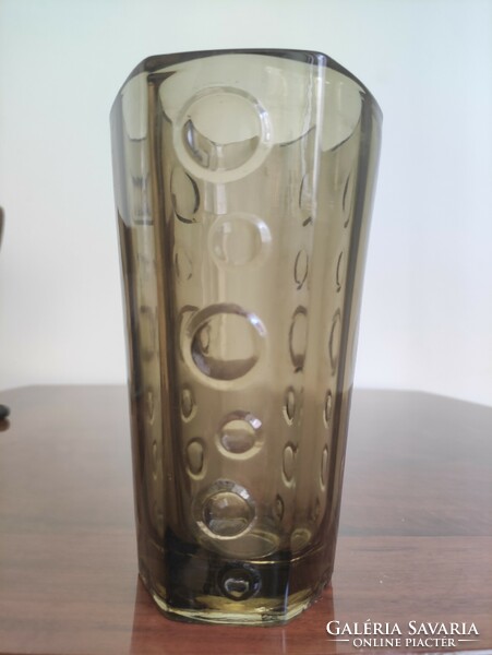 A special antique smoked glass vase with a hexagonal ring pattern
