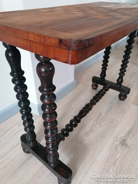 Antique English walnut veneer chess table from the 1800s