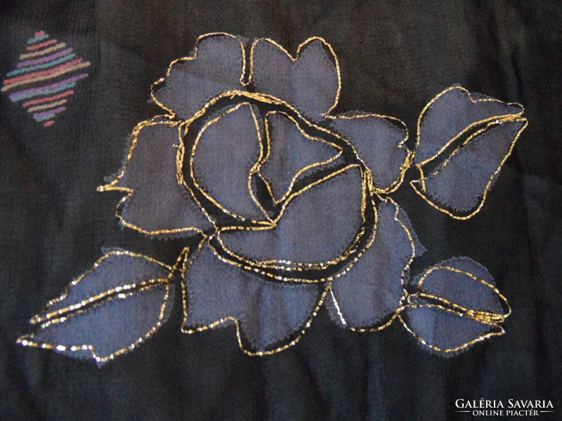 Fekete rózsás textil kreatív célra