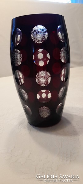 Szépséges bordó színű ólomkristály váza 20cm