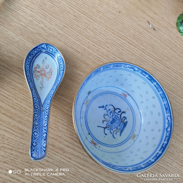 Porcelain plate with spoon