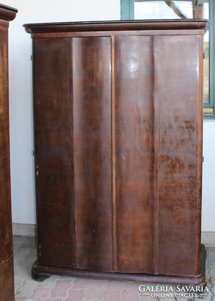 Régi diófa szekrény párban 1964-ben vásárolt