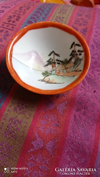 Aprócska régi japán tányér, kis antik tálka festéssel, jelzéssel