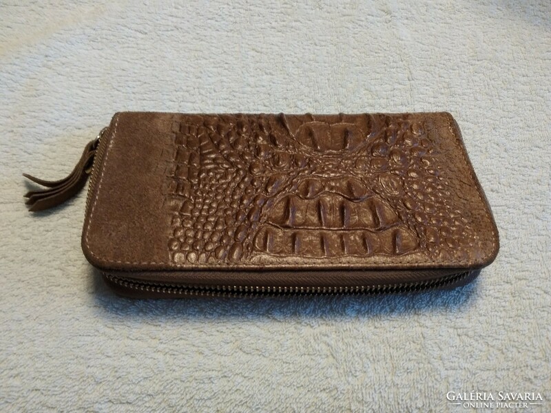 Women's leather wallet.