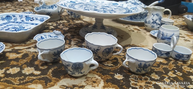 Meissen tableware with mixed markings, 98 pcs.