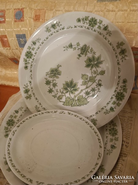 Zöld indamintás Alföldi tányérok.