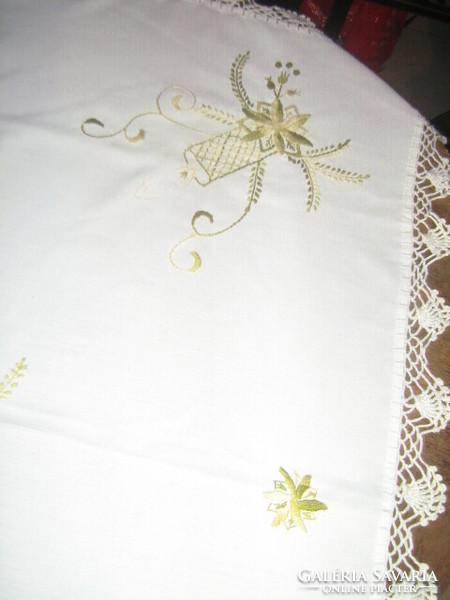 Elegant tablecloth with a crocheted edge embroidered with a beautiful Christmas pattern