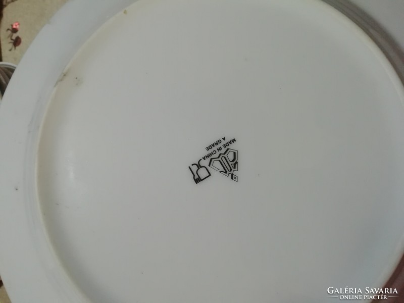 Porcelain plates 3 pcs. It is in the condition shown in the pictures