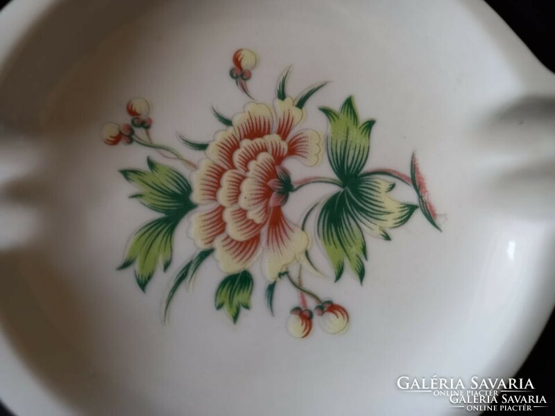 Ashtray with Raven House flower pattern