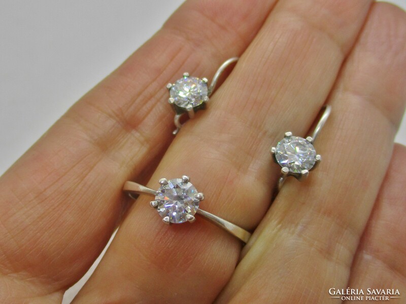 Szép  ezüstgyűrű 0,85ct moissanit gyémántokkal