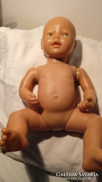 Famosa gumi pisilős   baba fellelt állapotban javítani kell 44 cm
