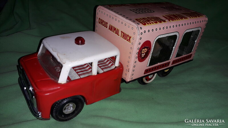 1970. Vintage mf782 circus animal transporter moving lion plate with flywheel 25x9x10cm according to pictures