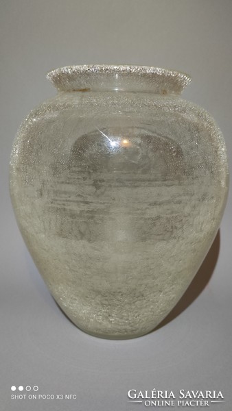 Nagy öblös repesztett karcagi üveg váza ritka színben mint a zúzmara gyűjtői