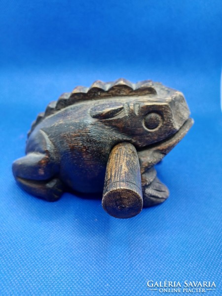 Guiro, carved frog