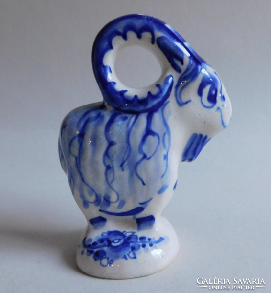 Kos figura - vélhetően orosz Gzsel porcelán - 10 cm