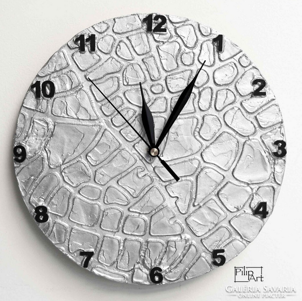 Pilipart: structured handmade wall clock with a silver leaf pattern, 25 cm
