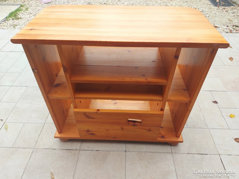 A claudia pine chest of drawers for sale. Furniture of Rs. Furniture is in good condition, completely made of wood.