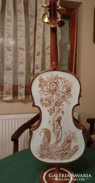 Szász Endre porcelán hegedű