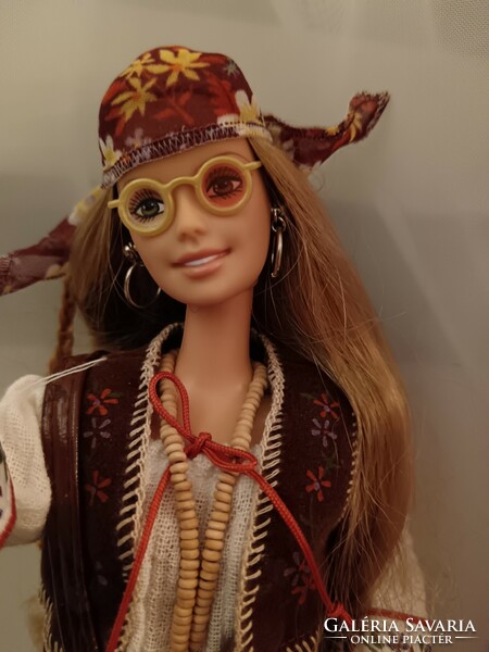 BARBIE Vintage Mattel COLLECTOR, PEACE & LOVE