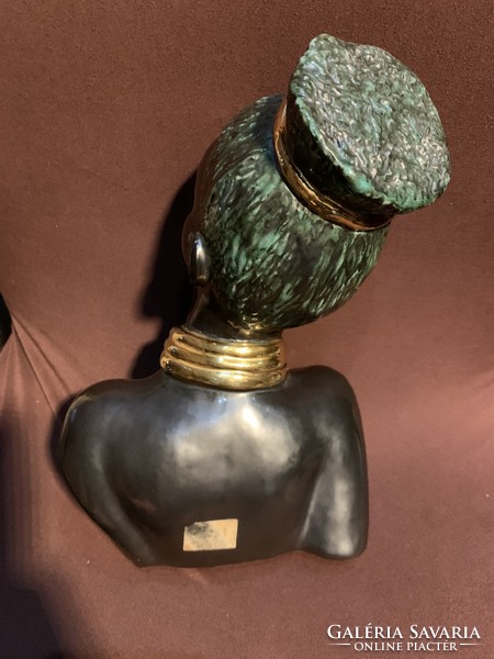 Izsépy ceramic bust