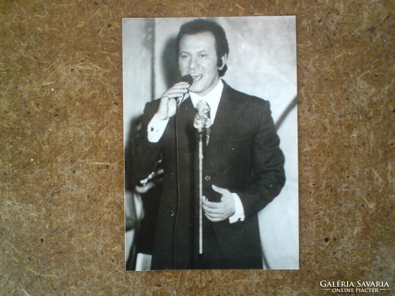 Korda György dedikált fényképe (színész, énekes fotók) 9,5 cm x 6,5 cm