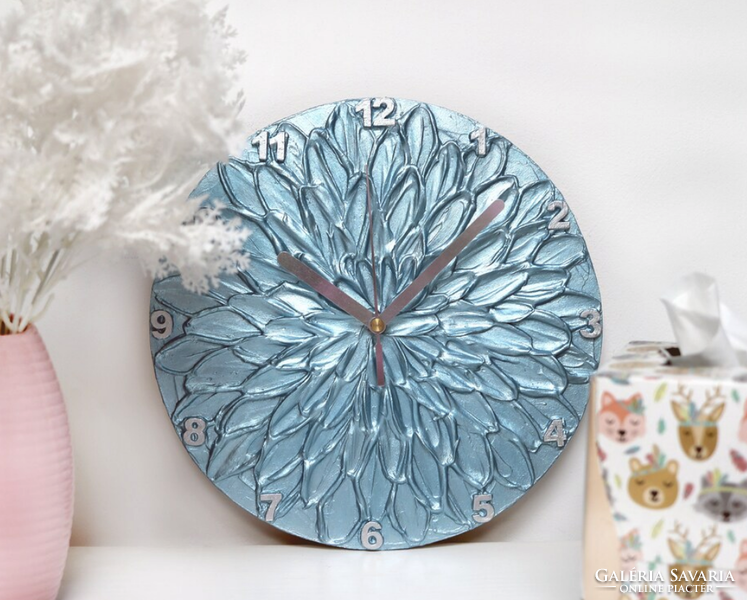 Pilipart: blue handmade wall clock with floral structure 25cm