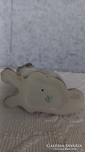 Hollóházi porcelán ülő kutya, jelzett, 14,5 X 12,3 X 5,5 cm