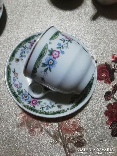 Chinai porcelán kávés 39. a képeken látható állapotban