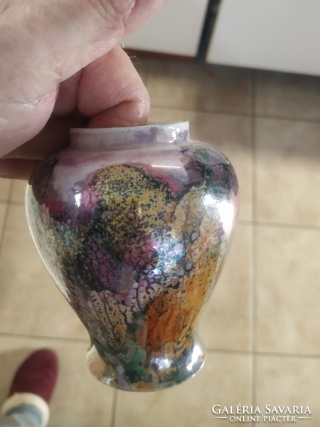 Gyönyörű színvilágú, irizáló porcelán váza eladó!