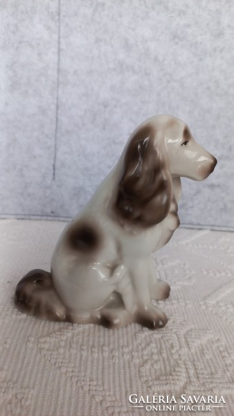 Hollóházi porcelán ülő kutya, jelzett, 14,5 X 12,3 X 5,5 cm