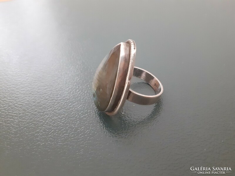 Silver ring with a large labradorite gemstone. 11.51 grams