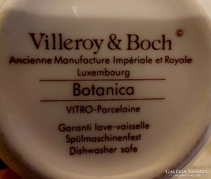 Villeroy & Boch tányérok,és egy fűszertartó.