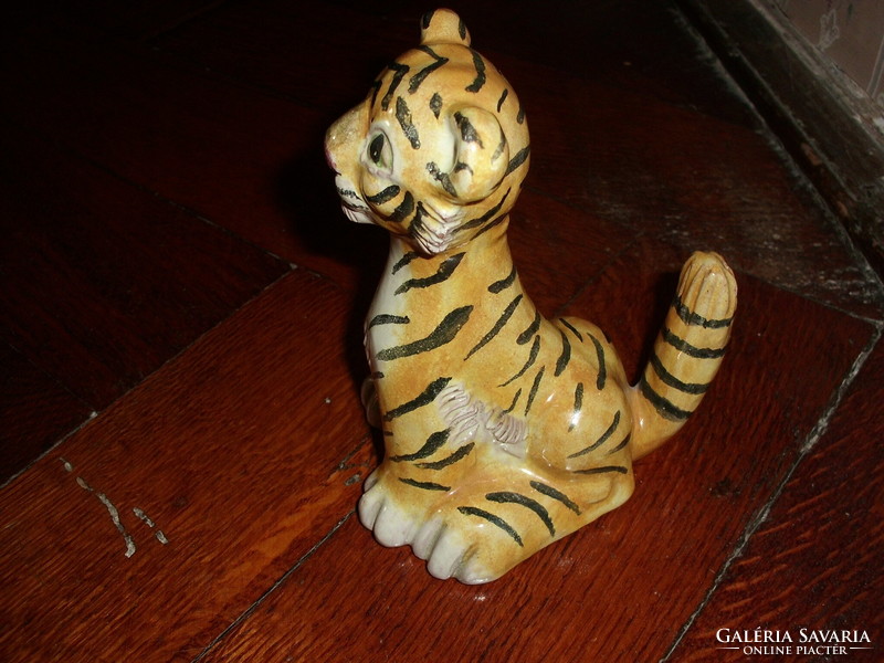 IZSÉPY MARGIT  - eredeti kézi -  KERÁMIA  - kis tigris -  nagyon figyel