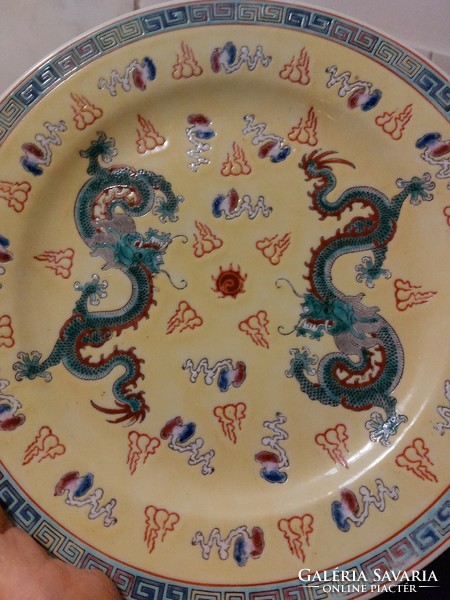 Chinese plate with a dragon