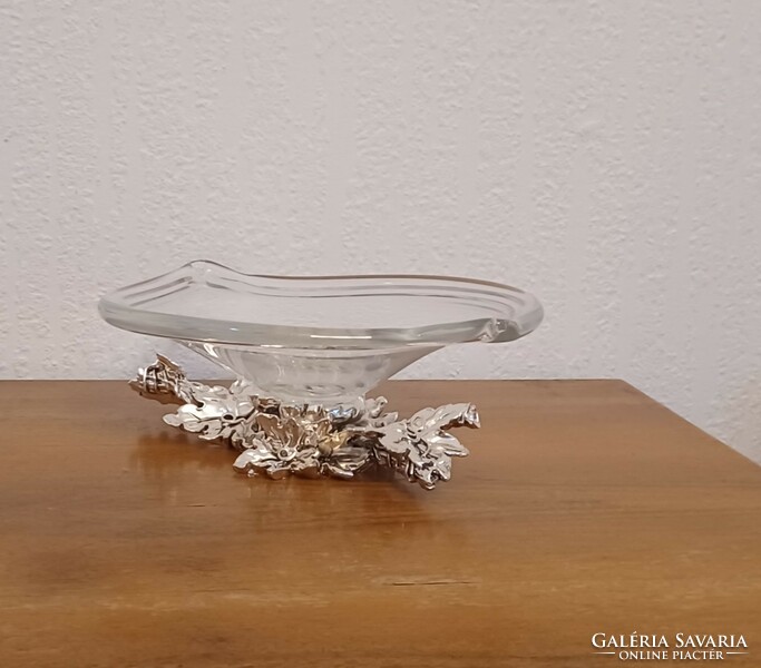 Asztalközép ezüstözött szőlőinda-motívum talpazat rögzített üveg tállal