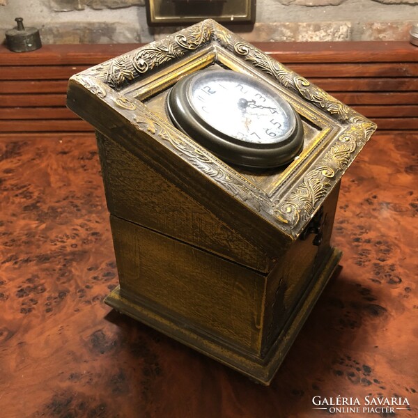 Table clock with an antique effect, built in a wooden box