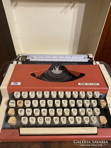 Tbm de Luxe régi cirilbetűs írógép