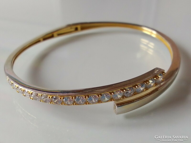 Gold-plated 14 carat silver unisex bracelet is easy to wear!