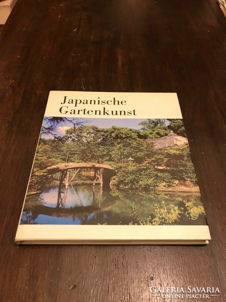Japanische Gertenkunst címmel német nyelvű természettudományi könyv.Teljesen új állapotban.